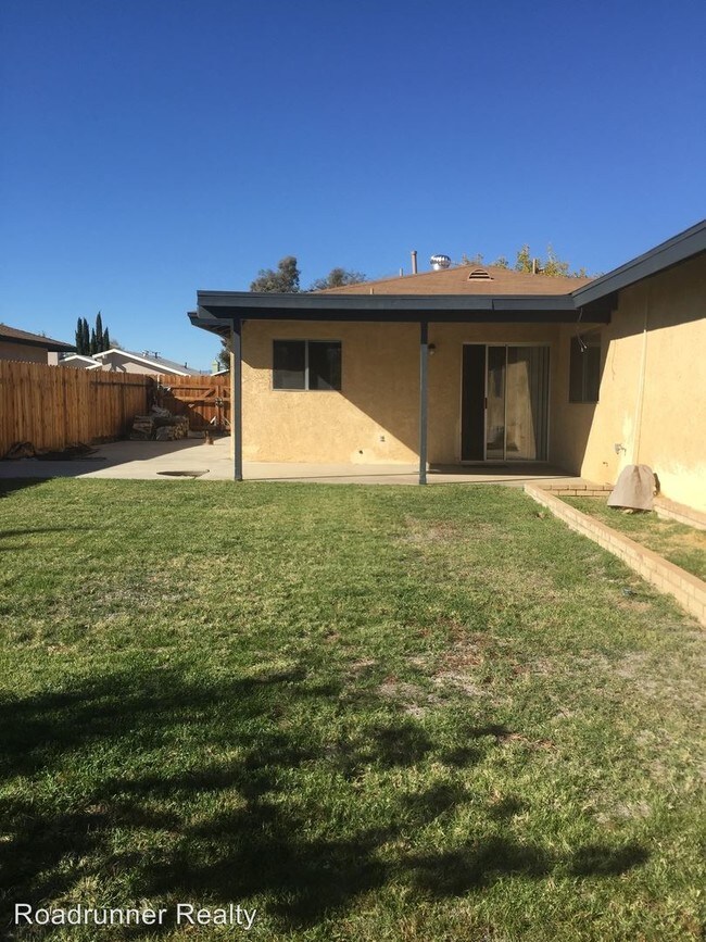 Building Photo - 1114 N Las Posas Ct