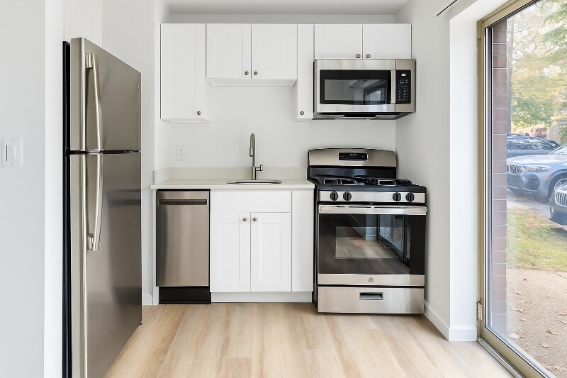 Foto principal - 4465 MacArthur Blvd NW