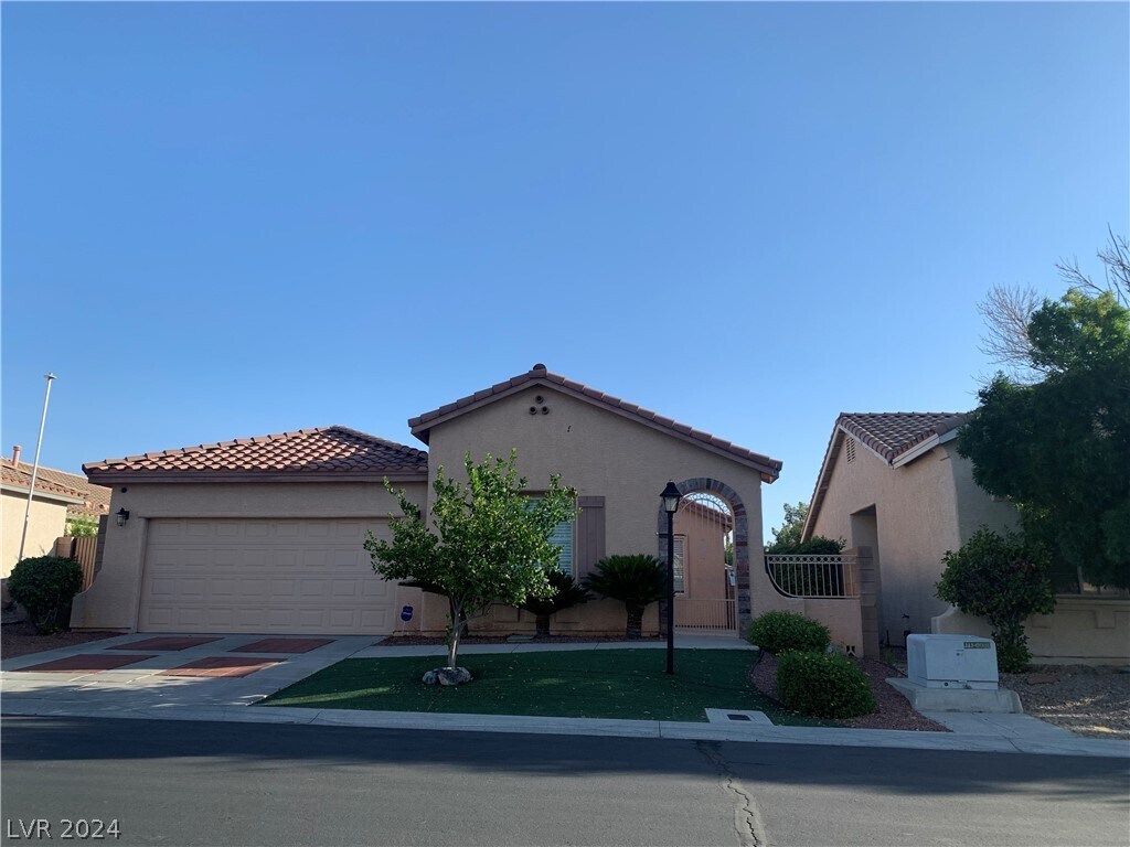 Foto principal - 8244 Aurora Peak Ave