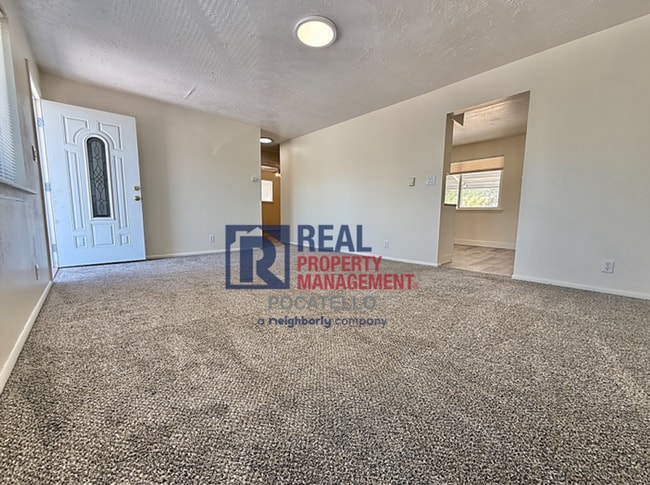 Building Photo - 625 El Rancho Blvd