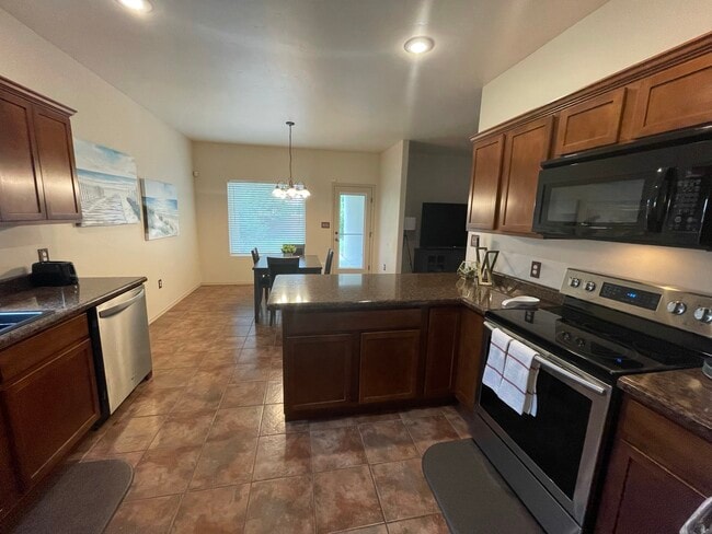 Building Photo - 1816 Hays Dr