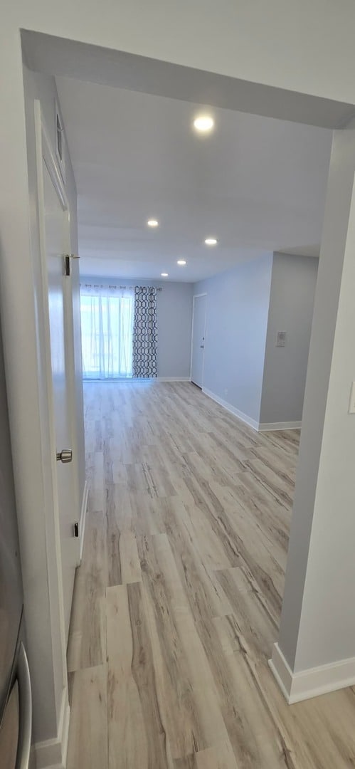 Building Photo - 9475 Bay Colony Dr