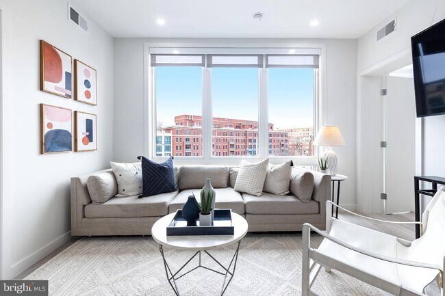 Foto del edificio - 3709 New Hampshire Ave NW