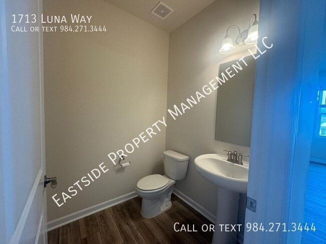 Building Photo - 1713 Luna Wy