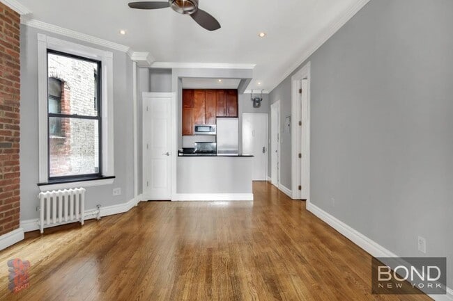 Building Photo - 252 Mott St