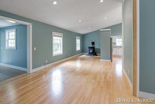 Foto del edificio - 4084 Grand River Ct NE