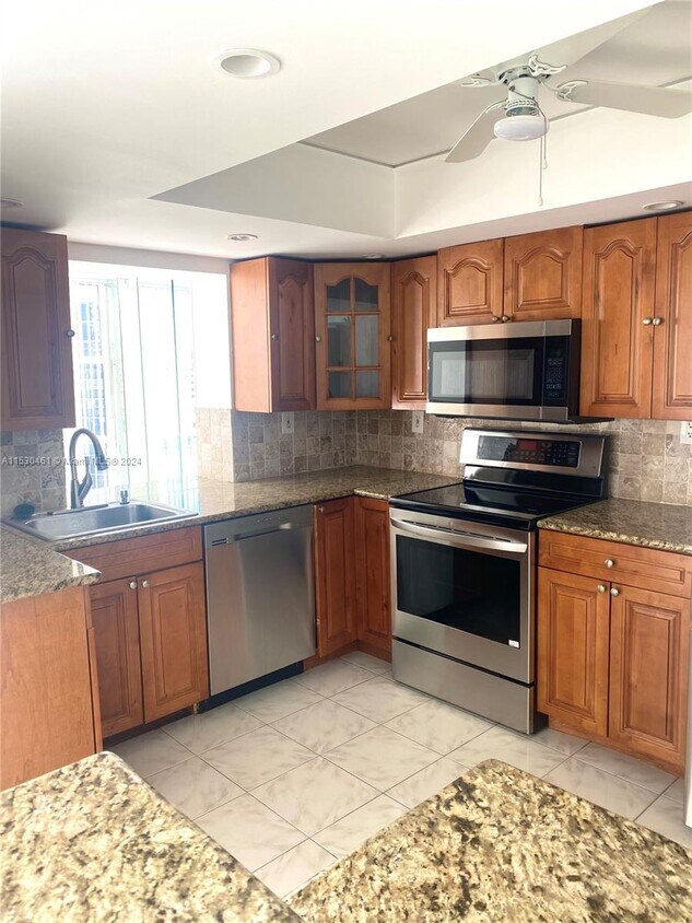 Primary Photo - 800 Parkview Dr
