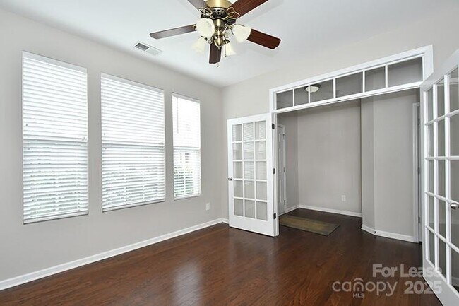 Foto del edificio - 8204 Viewpoint Lane