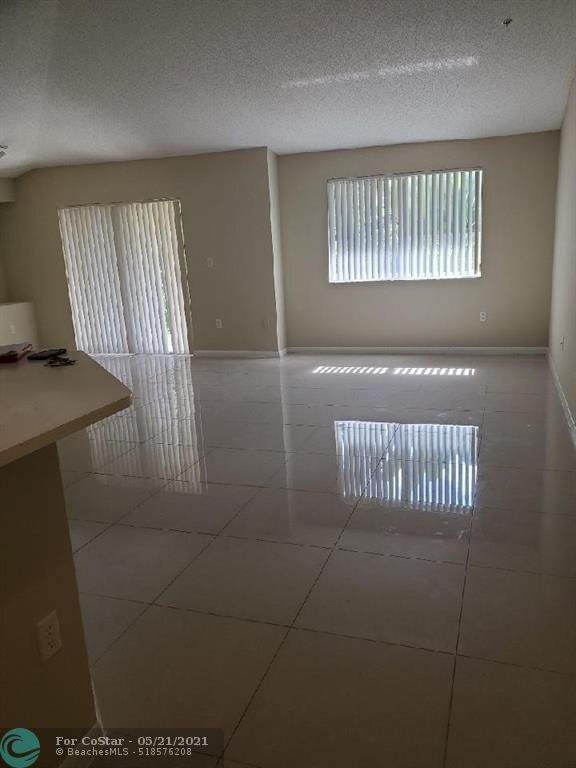 Foto del edificio - 741 N Pine Island Rd