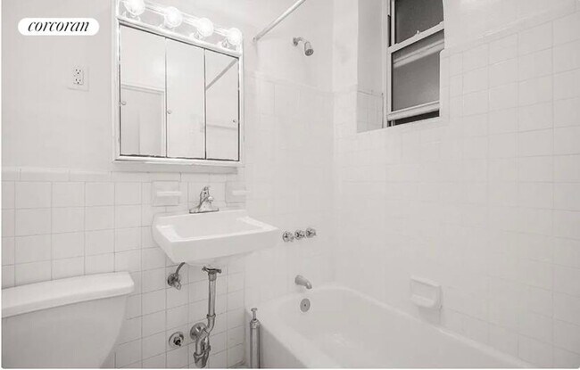 Foto del edificio - 441 E 83rd St
