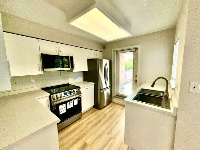 Photo du bâtiment - 612 Fifth Av