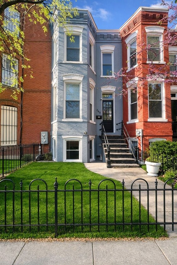 Modern Basement Unti 1 Bedroom/1 Bath, Recently renovated, new stainless steel appliances, floori... - Modern Basement Unti 1 Bedroom/1 Bath, Recently renovated, new stainless steel appliances, floori...