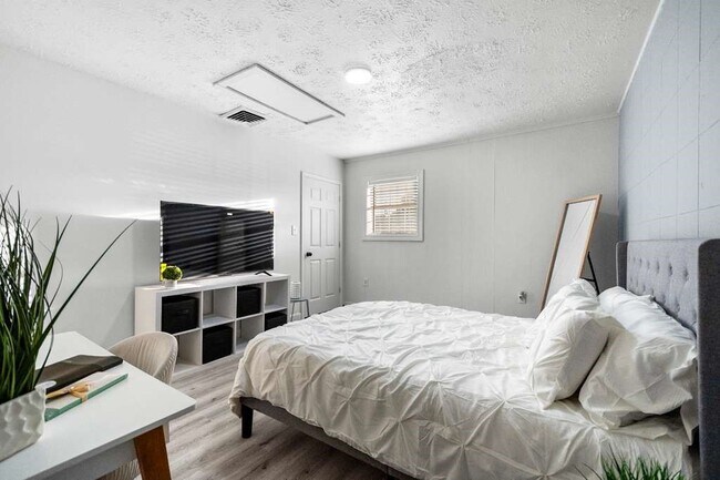 Foto del edificio - 2119 Linden Creek Ln