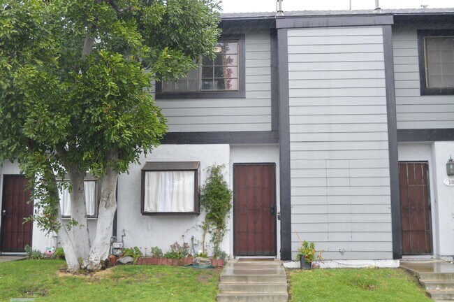 Building Photo - 1941 N Tustin St