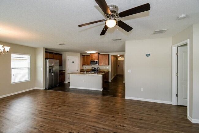 Foto del edificio - 2133 Tyson Lake Dr