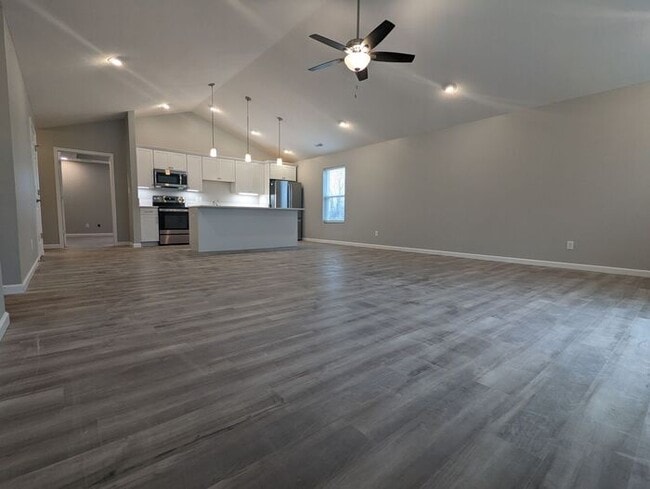 Building Photo - 4 Bedroom Home With An Open Floor Plan In ...
