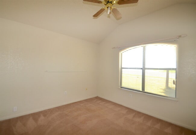 Building Photo - AMAZING 4 BED/ 2 BATH HOME IN WESTERN HILLS ESTATES- COVE!