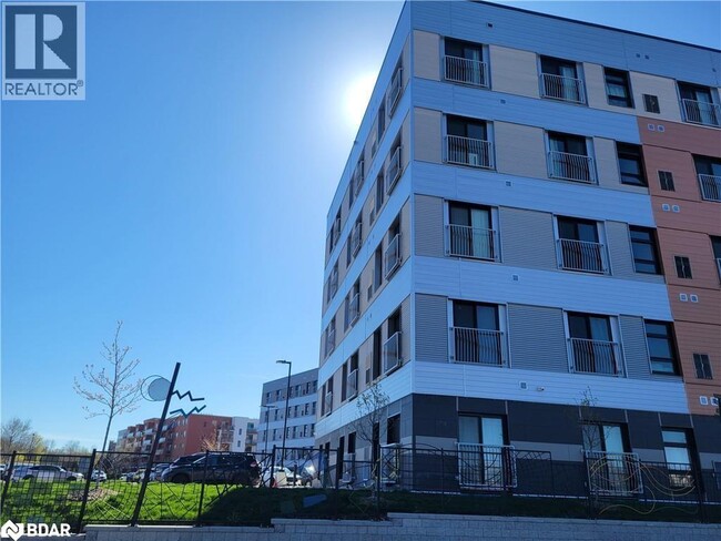 Photo du bâtiment - 75 Barrie Rd