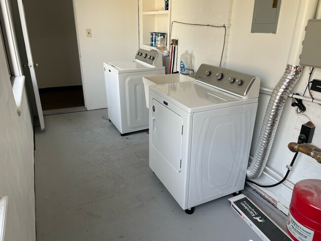 Foto del edificio - 307 Freeport Rd