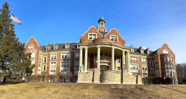 Foto del edificio - 15 Mount Saint Marys Way