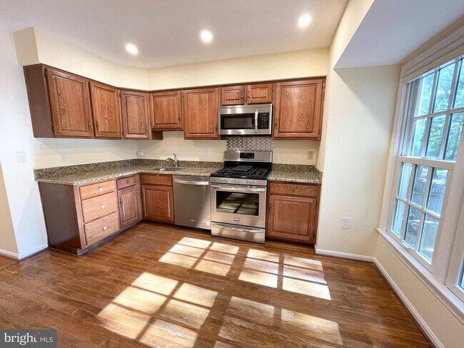 Building Photo - 5146 Woodmire Ln