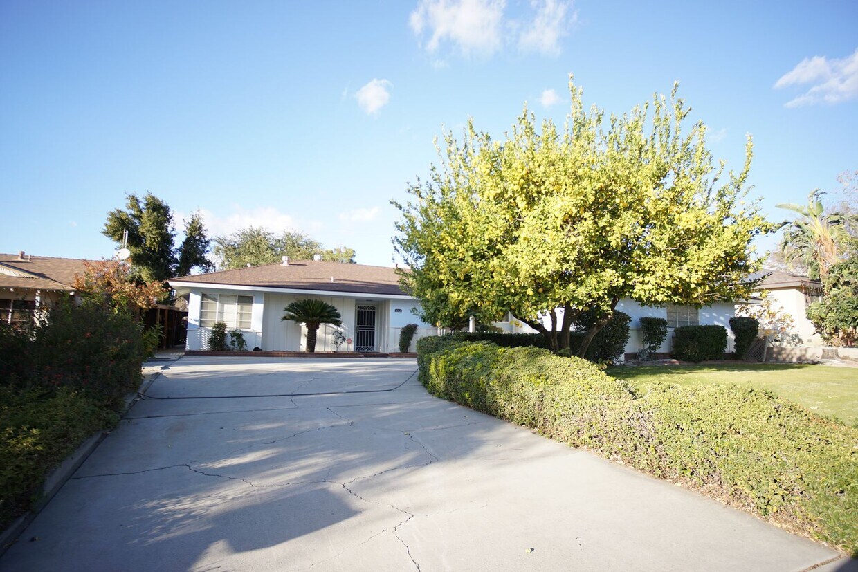 2712 Century Dr, Bakersfield, CA 93306 House Rental in Bakersfield