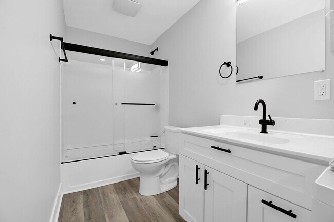 Foto del edificio - Freshly Renovated Duplex. Upstairs and Downstairs Units Available Now. Schedule a Schedule Today!