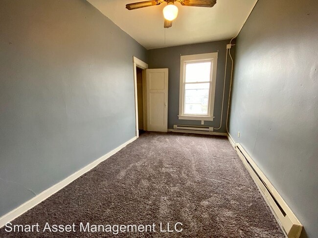 Building Photo - 868 S 74th St