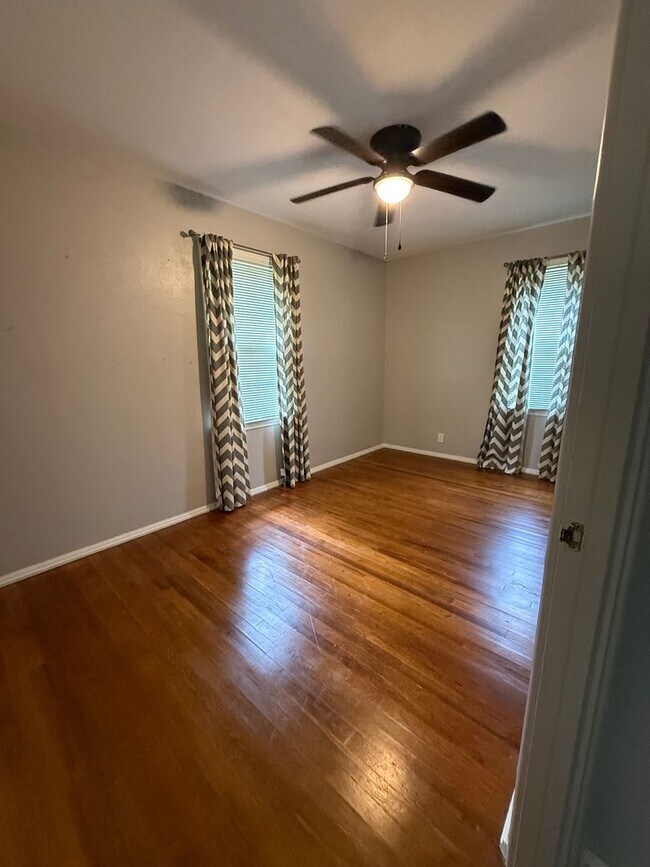 Building Photo - 2 bedroom, 1 bath house