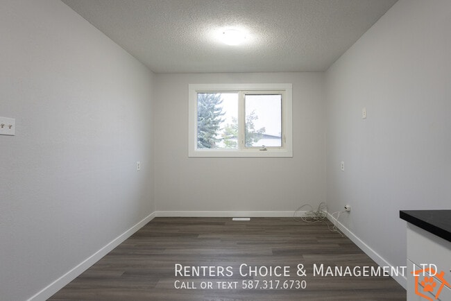 Photo du bâtiment - Freshly Renovated, Snow Removal Included, ...