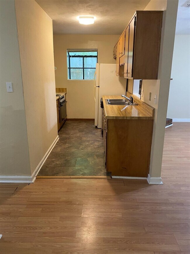 Building Photo - 206 Parkbrook Cir