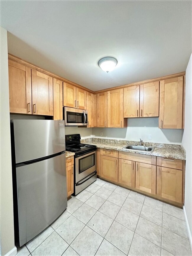 Building Photo - Spacious, 2-story 1 Bed/ 1 Bath Loft apart...