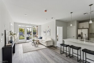 Building Photo - 140 W Webster Ave Building Photo - 140 W Webster Ave