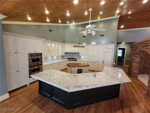 Building Photo - 5110 N Valadez St