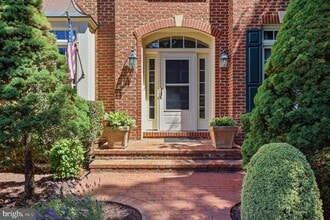 Building Photo - 5767 Bush Hill Dr