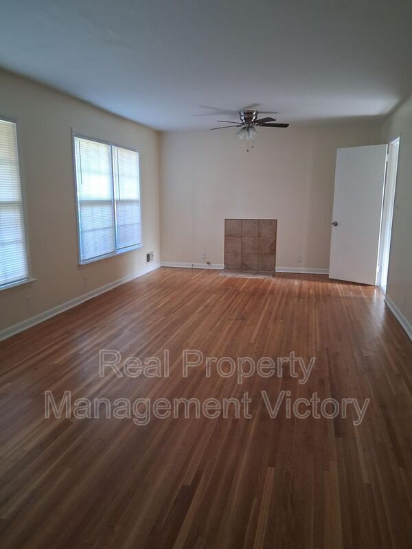 Foto del edificio - 817 Lane Cir