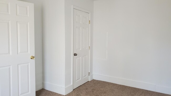 Foto del edificio - 1402 E Maple Ave
