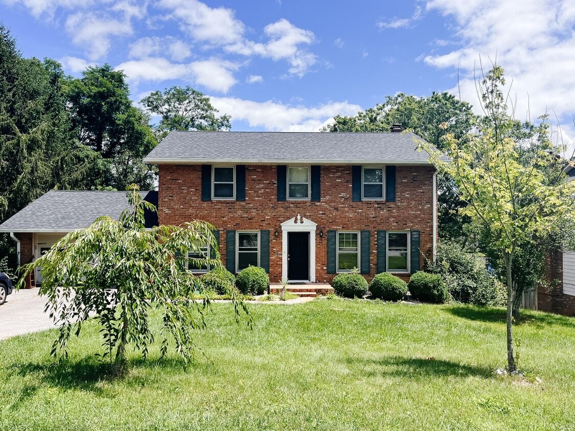 Building Photo - 4 Bedroom, 2.5 Bath House