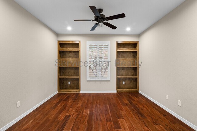 Foto del edificio - 5550 N 16th St