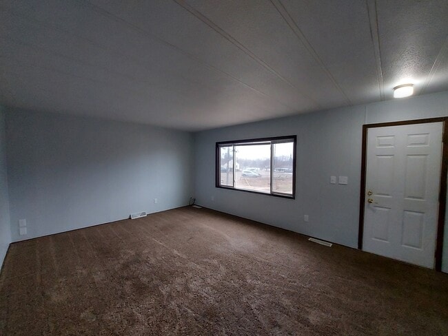Building Photo - Neligh Triplex