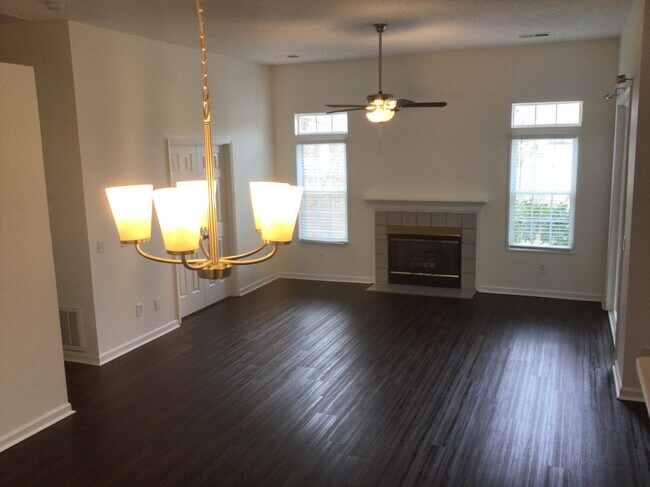 Foto del edificio - 2308 Adams Farm Parkway