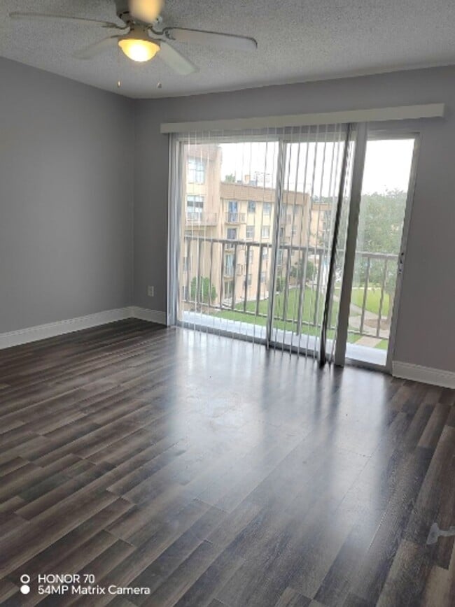 Photo - Welcome to Tampa Racquet Club – Where Comf... Apartment