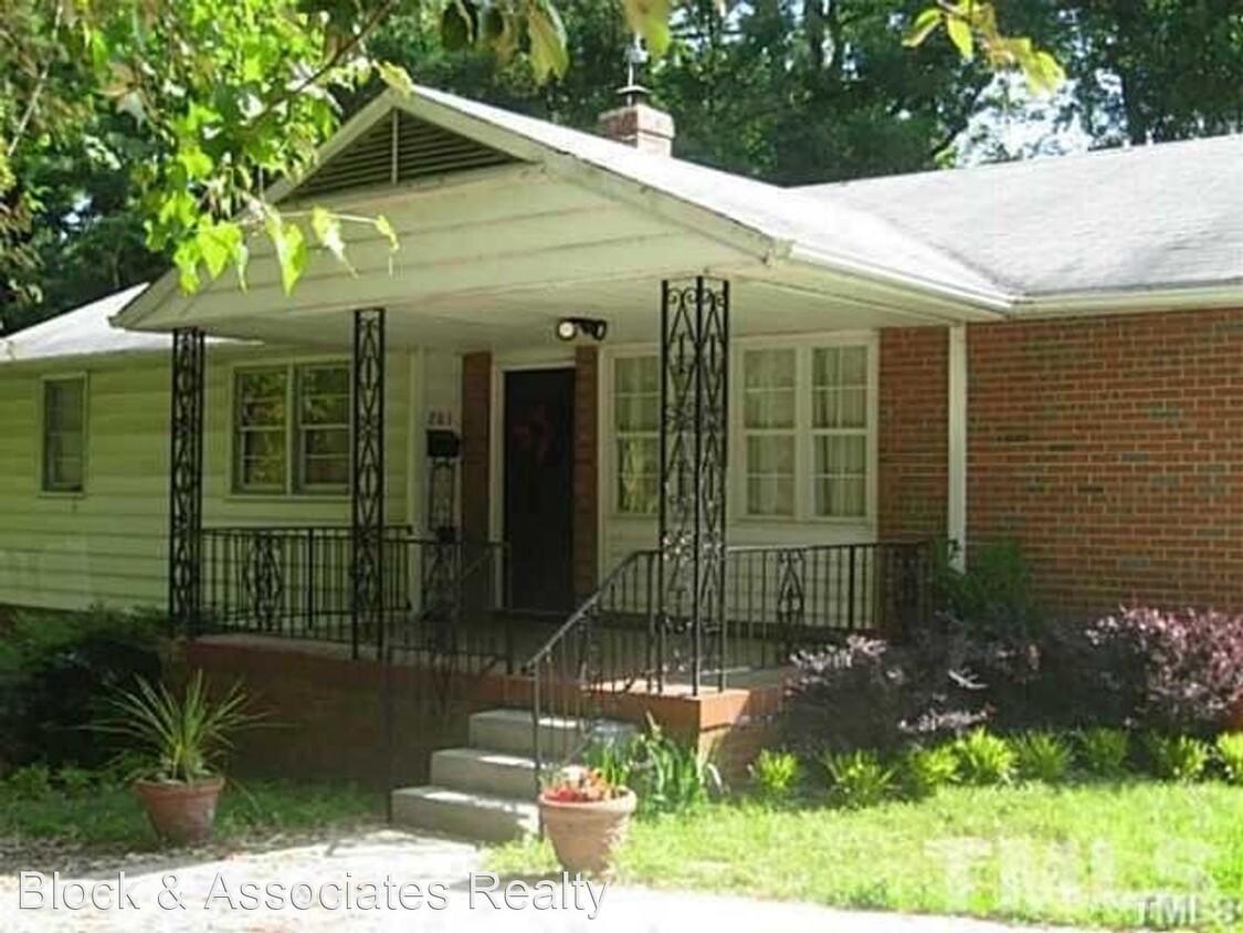 Primary Photo - 5 br, 2 bath House - 201 Robin Hood Dr