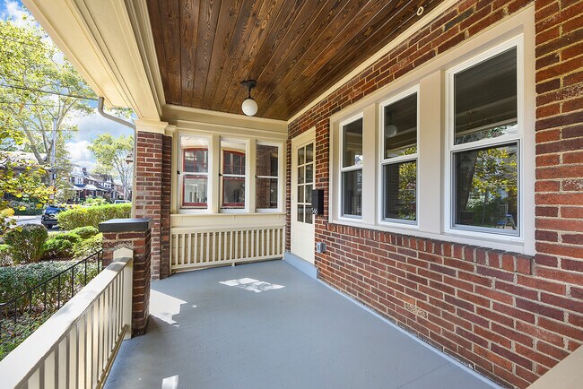 Building Photo - 546 Celeron St