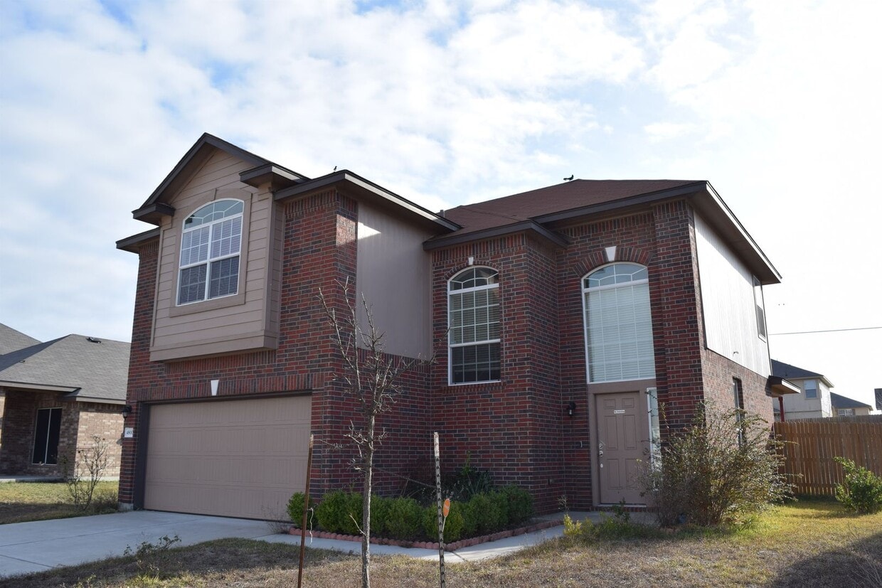 Primary Photo - 4900 Bayer Hollow Dr