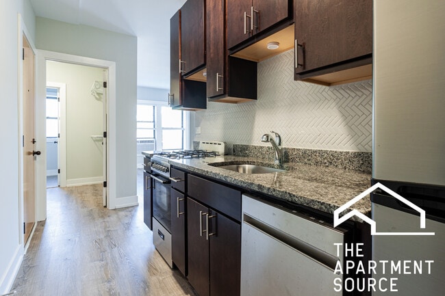 Building Photo - 701 W Brompton Ave