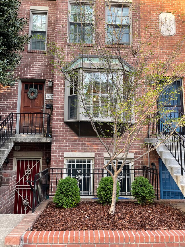 Foto del edificio - 1647 Park Rd NW