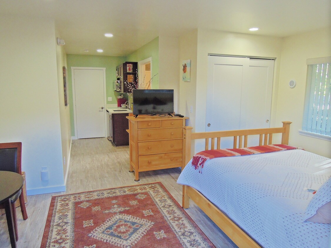 Suite 104 View to Inside Entry - 35 Front St S