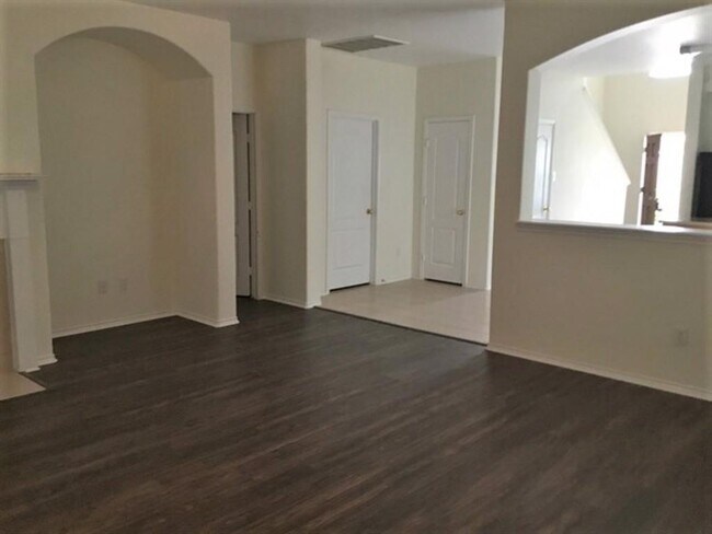 Foto del edificio - 6110 Promenade Ln