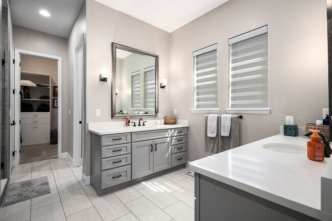 Foto del edificio - 7996 S Jamestown Ct